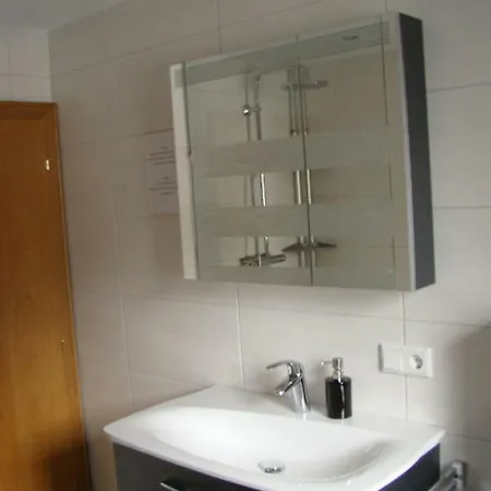 Haus Laubreuter דירה *