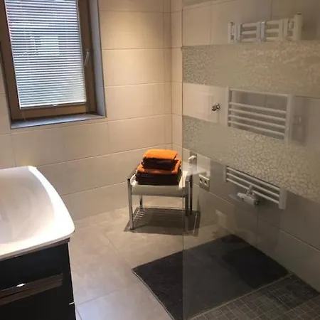 Haus Laubreuter דירה *